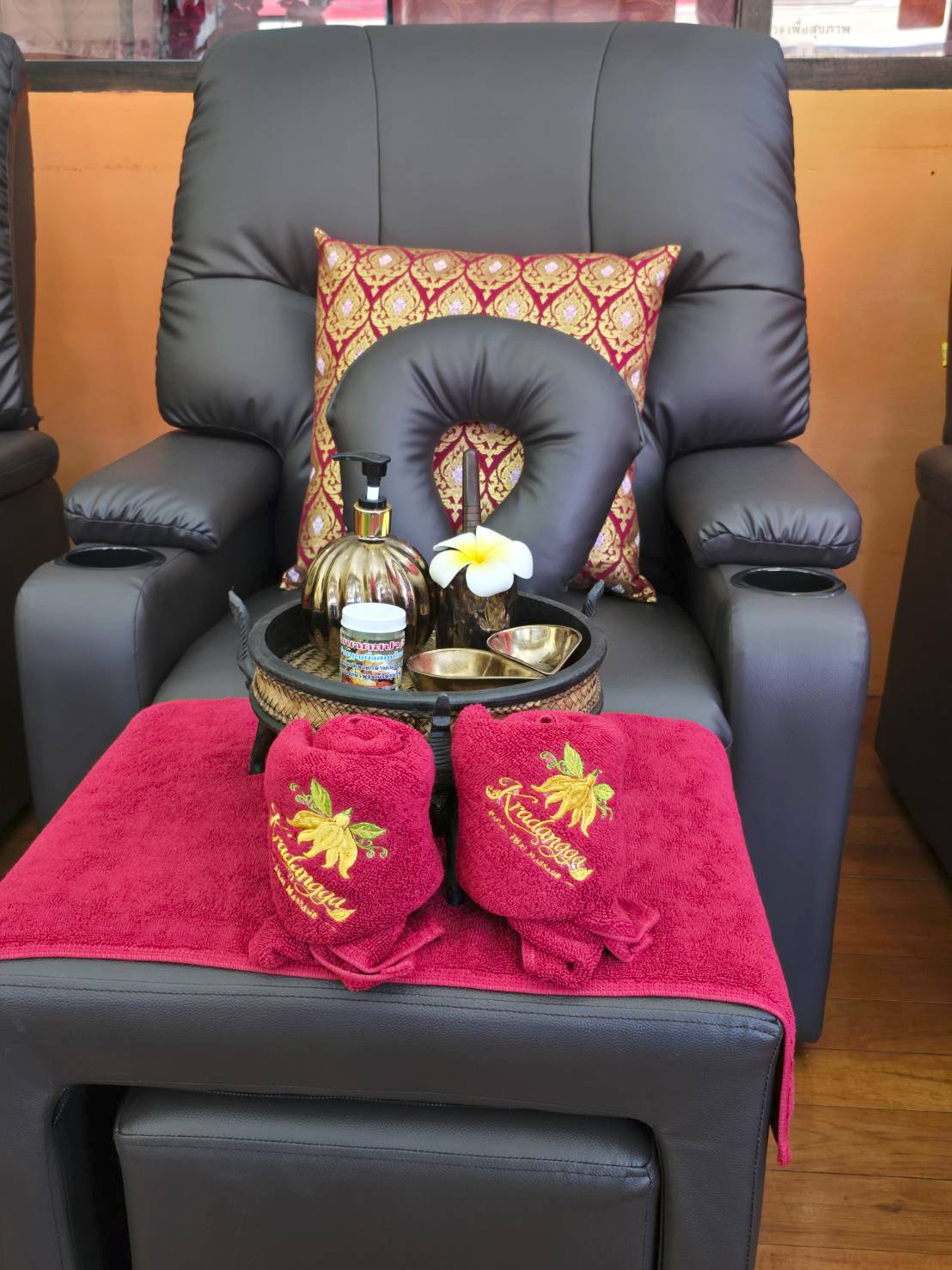 Massage Chair Kradangga Royal Thai Massage Nanai Road Patong Foot & Head Treatment Chair Kradangga Royal Thai Massage - Authentic Massage Patong