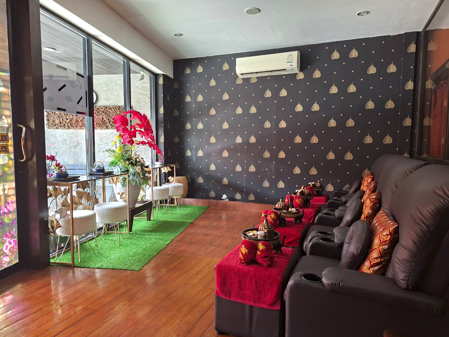 Rejuvenate Atmosphere at Kradangga Royal Thai Massage - Authentic Spa Patong